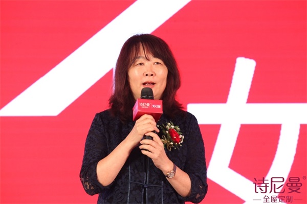 時(shí)尚女王海清助陣詩尼曼，女人當(dāng)家玩轉(zhuǎn)百搭定制
