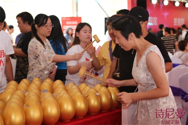 時(shí)尚女王海清助陣詩尼曼，女人當(dāng)家玩轉(zhuǎn)百搭定制