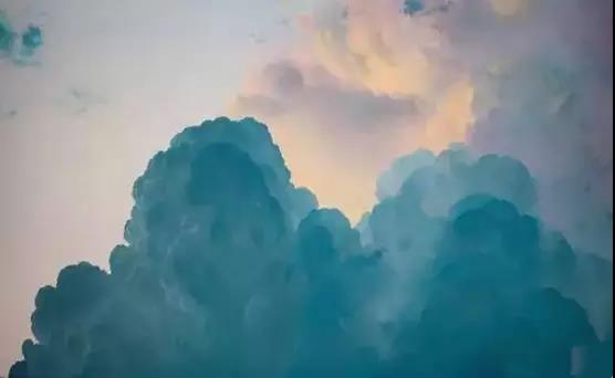 藍色是天空的色彩 他是有生命的 在我們的設計里 經(jīng)常會用到各種藍 你想象一下 家中擁有那抹藍 就像擁有了一片天空